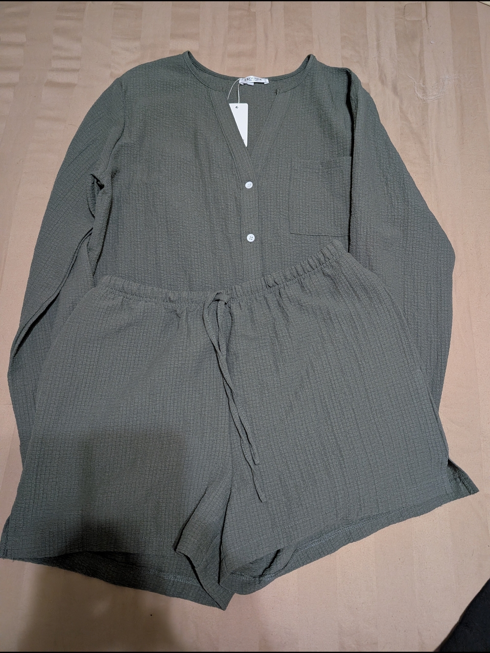 NWT Ekouaer 2 Piece Shorts Set